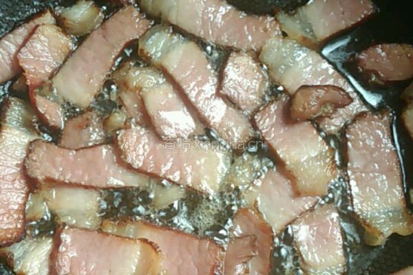熏肉炒蒜苔的做法图解5