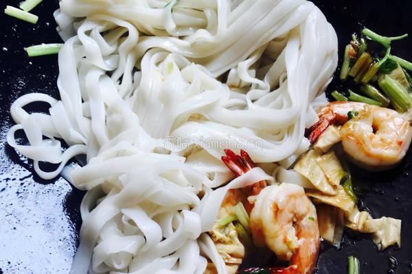 芹香炒河粉的做法图解12