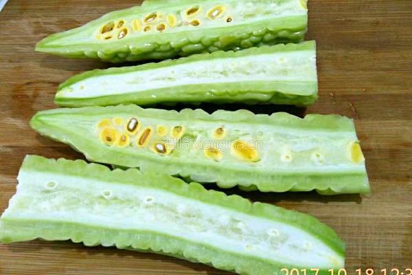 清炒苦瓜的做法图解2