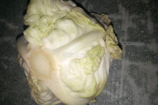酸辣牛心菜制作法的做法图解1
