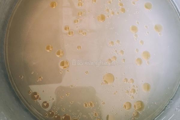 香菇腊肠焖饭的做法图解2