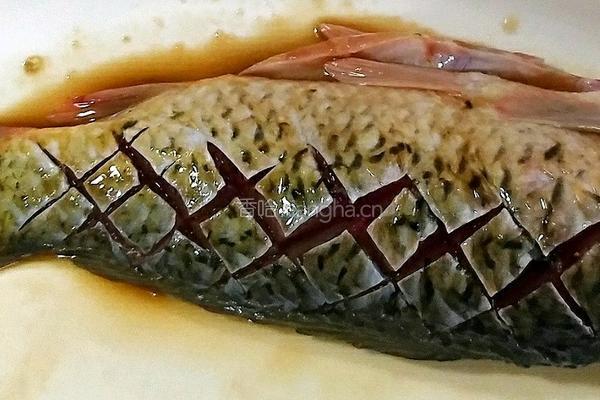 干烧鱼的做法图解1