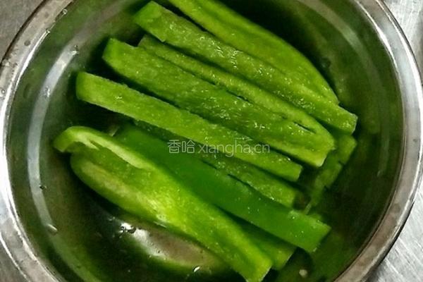 糖醋里脊丝的做法图解1