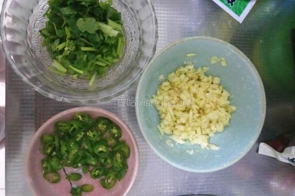 蒜泥拌茄条的做法图解3
