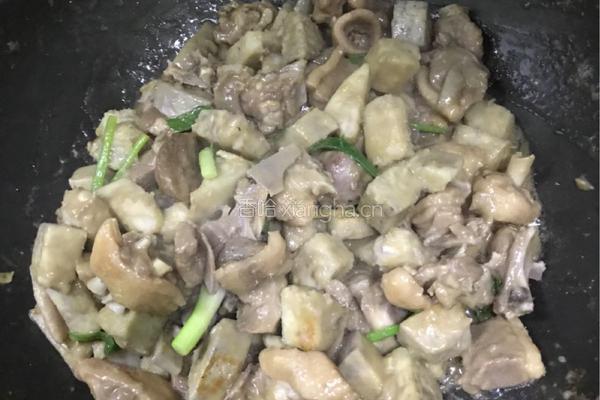 番鸭焖香芋的做法图解8