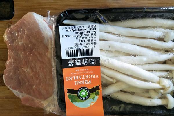 海鲜菇炒肉的做法图解1