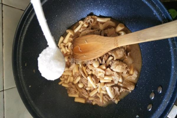海鲜菇炒肉的做法图解8