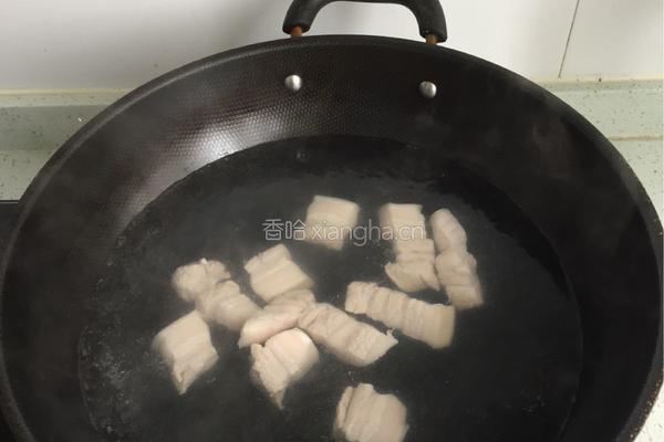白萝卜炖五花的做法图解2