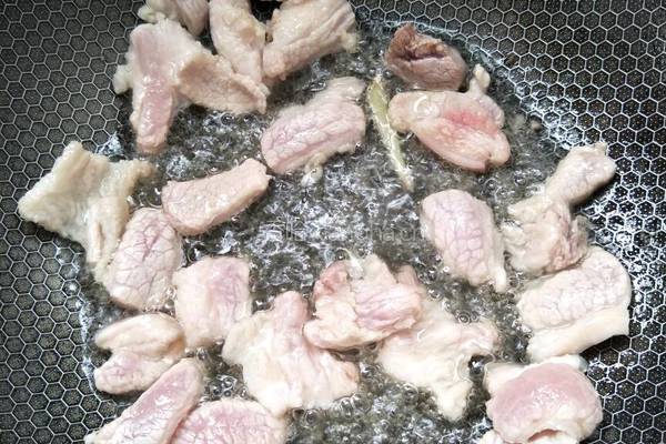 青椒回锅肉的做法图解2