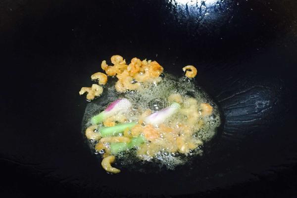 香葱虾米炒木耳的做法图解5