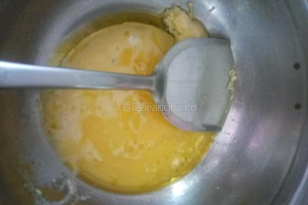 鸡蛋炒圆葱的做法图解4