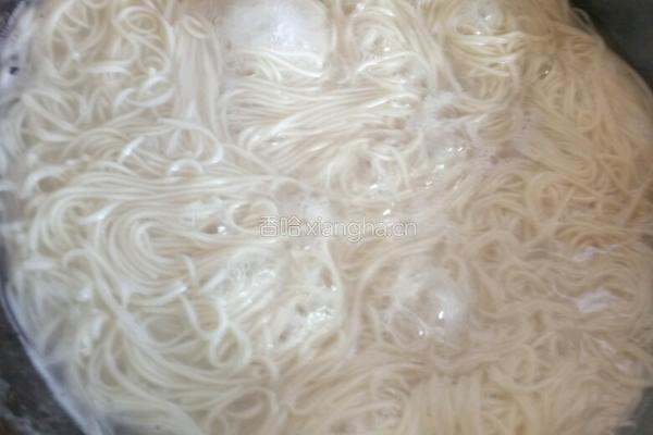 酸豆角炒面的做法图解3