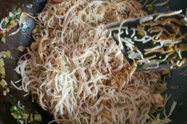 酸豆角炒面的做法图解5