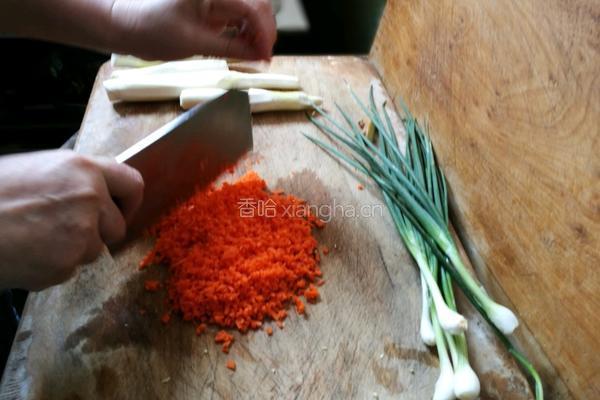 交白胡罗卜肉包的做法图解3