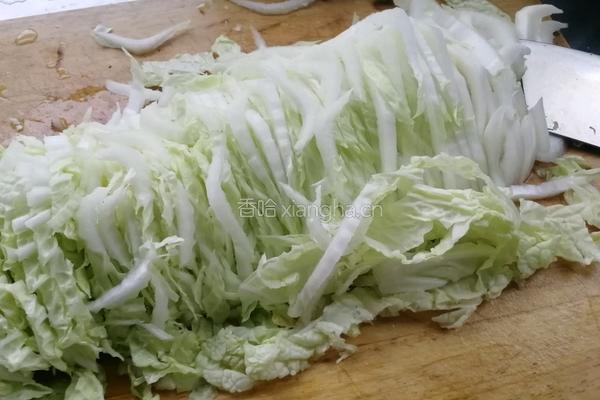 白菜粉条炖丸子的做法图解1