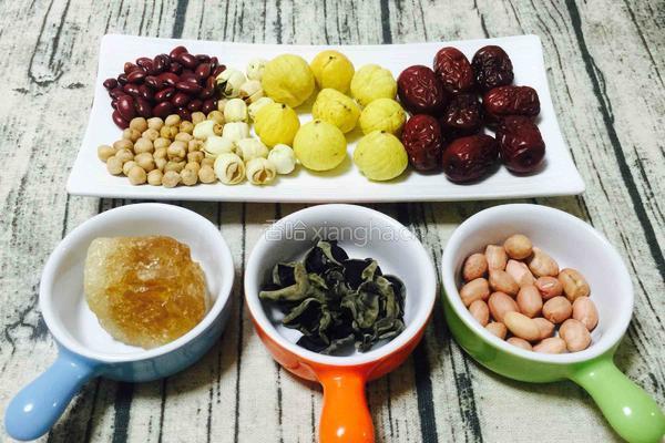 木耳红枣栗子糖水的做法图解1