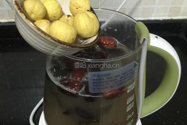 木耳红枣栗子糖水的做法图解5