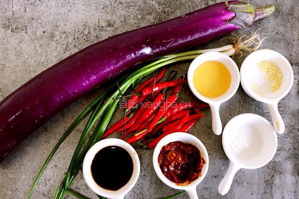 酱汁盘龙茄子的做法图解1