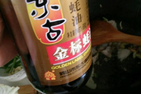 木耳炒白菜的做法图解11