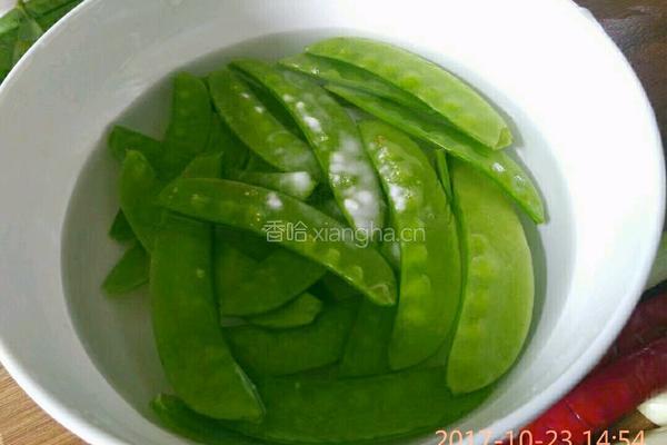 荷兰豆炒猪肝的做法图解3
