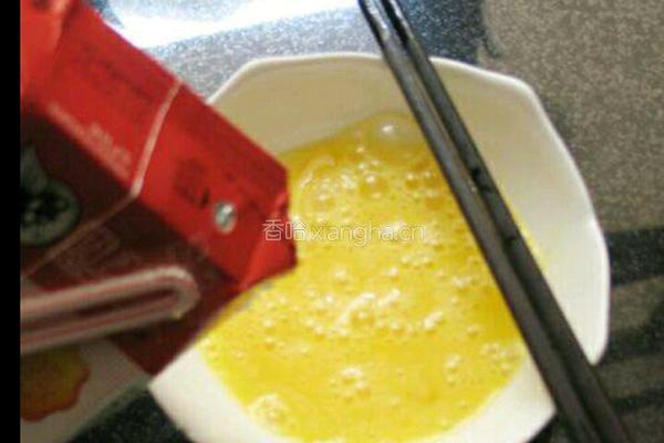 牛奶炖鸡蛋的做法图解3