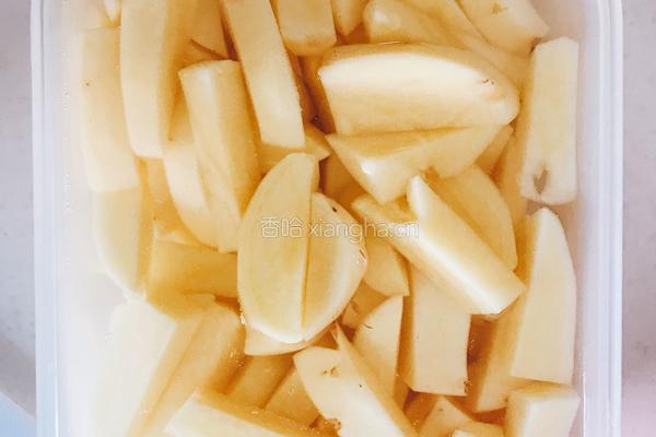 咸葱叶炖土豆的做法图解1