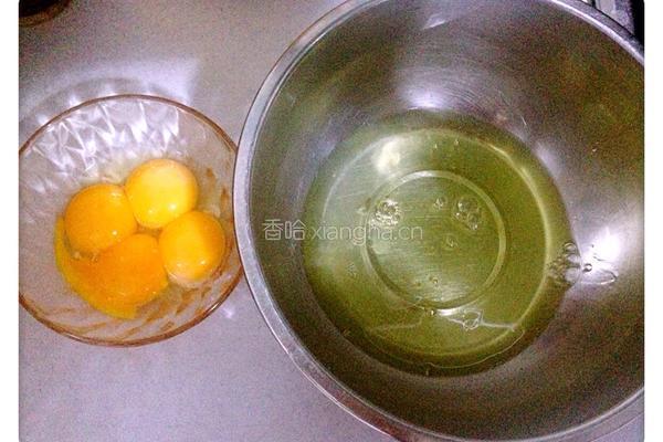 酸奶蛋糕卷的做法图解1