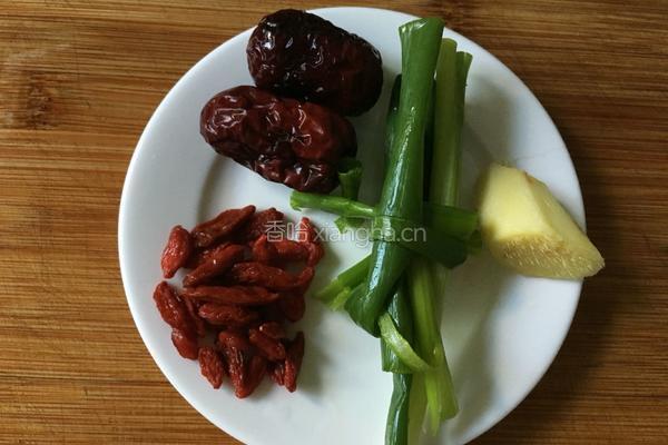 莲藕玉米龙骨汤（电炖锅版）的做法图解3