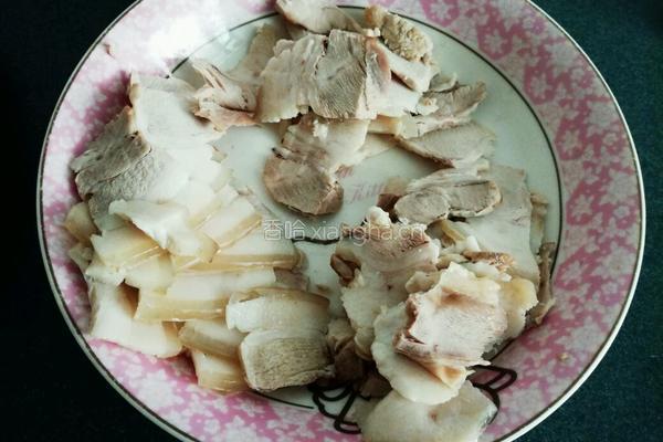 洋葱回锅肉的做法图解1