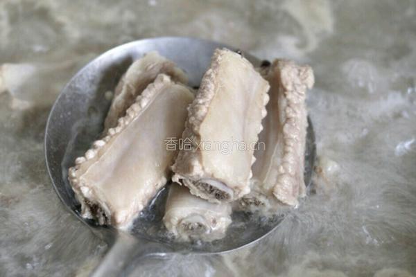 莲藕排骨汤的做法图解1