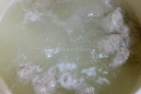 水煮丸子汤的做法图解3