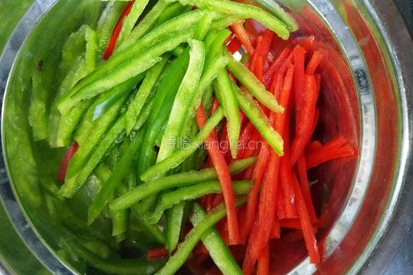 干煸野菌的做法图解2