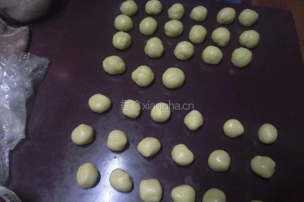 手工蛋黄酥的做法图解3