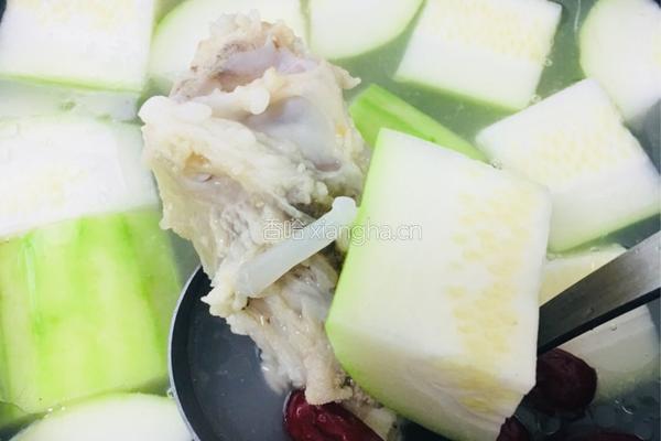 干贝节瓜煲筒骨的做法图解10