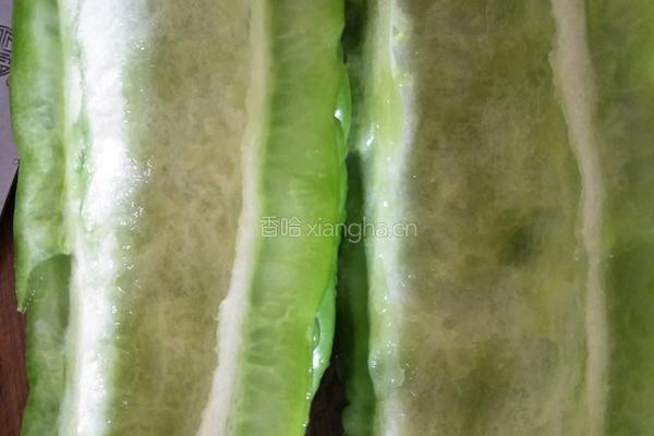 豆鼓炒苦瓜的做法图解2