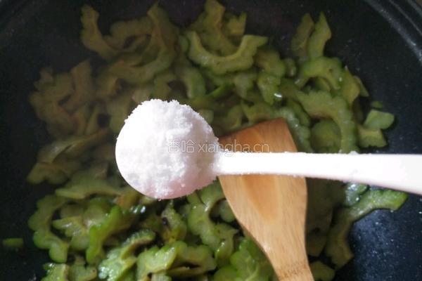 豆鼓炒苦瓜的做法图解9