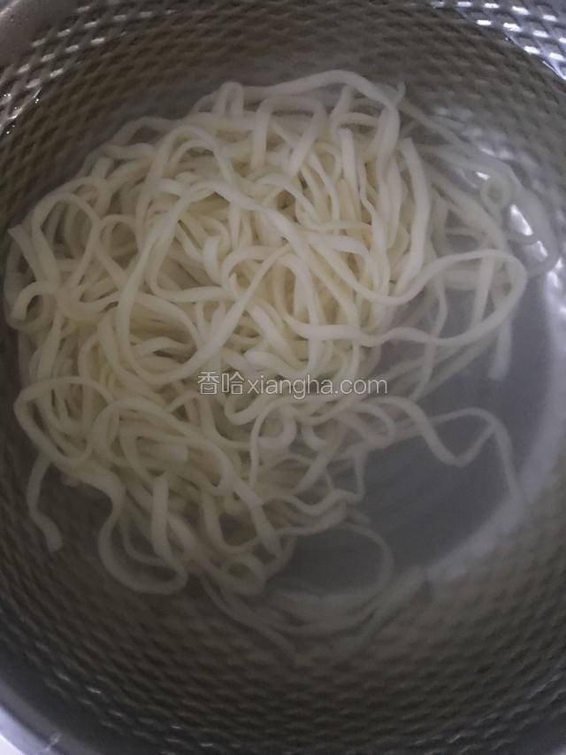 8分熟捞出，用水投净