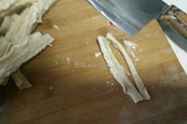 凉拌腐竹的做法图解1