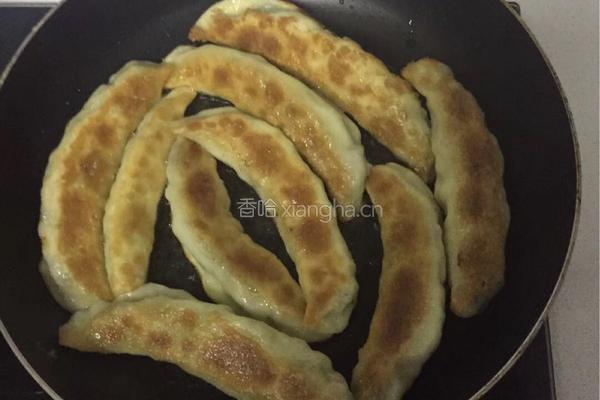锅贴大煎饺的做法图解7