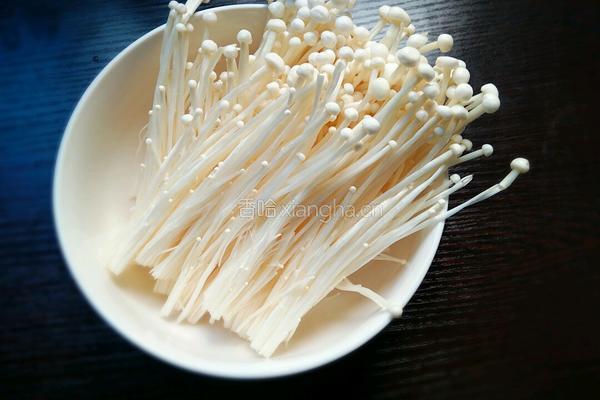 培根金针菇卷的做法图解3