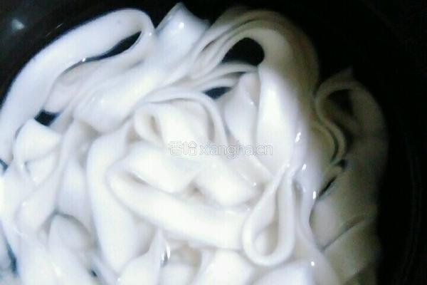 鱼丸汤粉的做法图解1