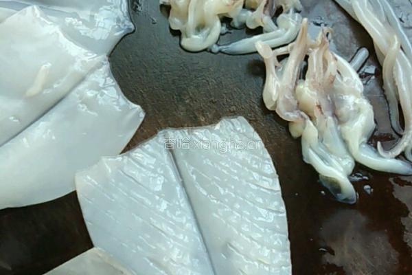 鲜鱿炒青瓜的做法图解3
