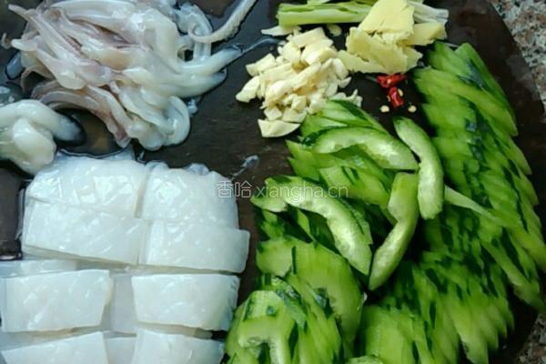 鲜鱿炒青瓜的做法图解8