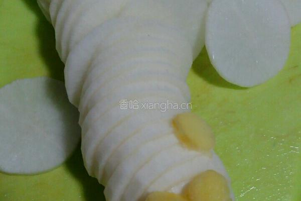 鲫鱼萝卜汤的做法图解3
