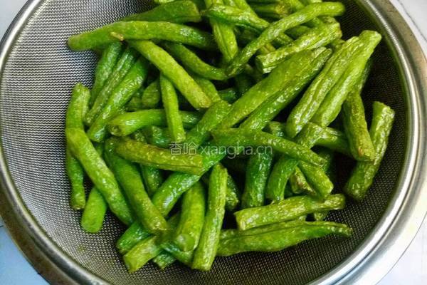 腊肉末煸豆角的做法图解5