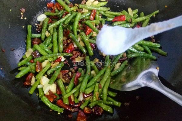 腊肉末煸豆角的做法图解9