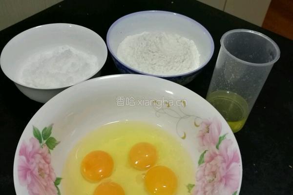 草莓纸杯蛋糕的做法图解1