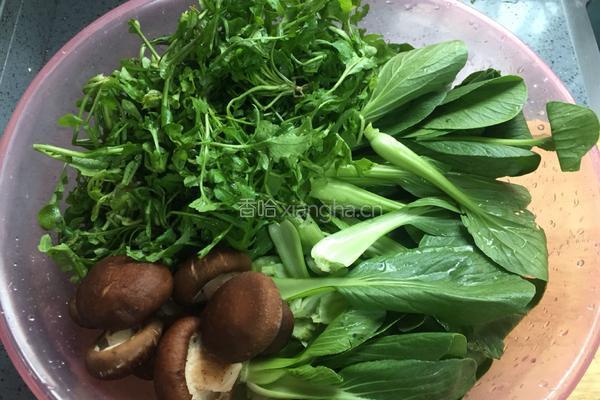 荠菜香菇馄饨的做法图解5