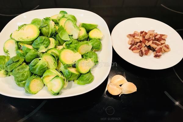 蒜蓉腊肉香炒抱子甘蓝(Brussels Sprouts）的做法图解1