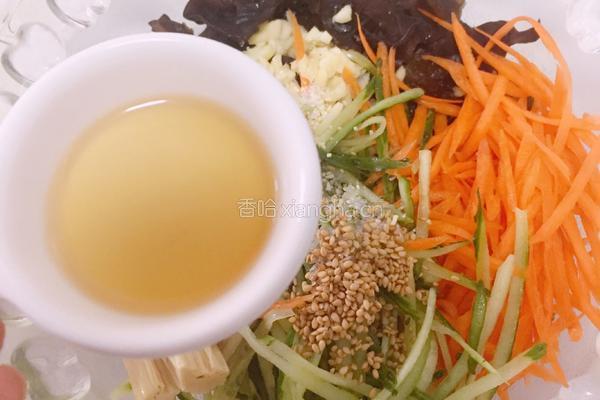 凉拌木耳腐竹的做法图解8